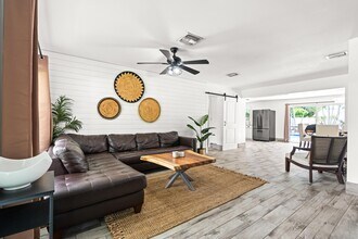 19165 SE Homewood Ave in Jupiter, FL - Building Photo - Building Photo