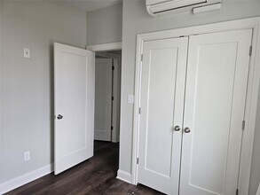 246-13 Jamaica Ave-Unit -2b in Queens, NY - Building Photo - Building Photo