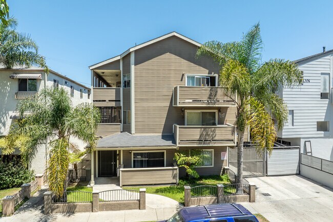 744 Rose Ave in Long Beach, CA - Building Photo - Building Photo