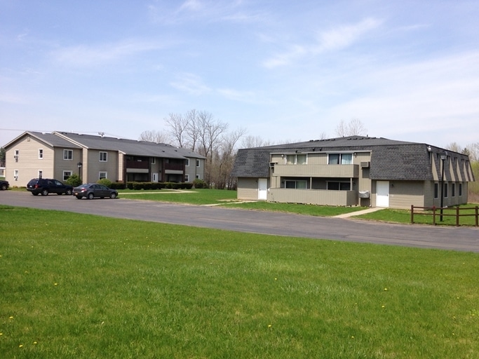 Eastland Valley Apartments in Newark, NY - Foto de edificio