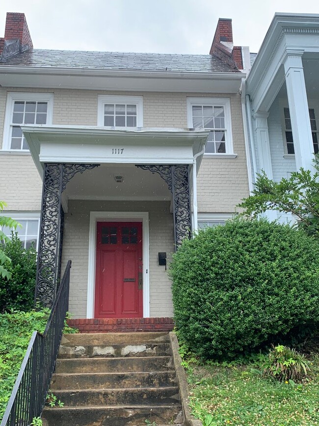 property at 1117 W Grace St