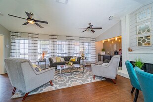 Dakota Apartments in Fort Worth, TX - Building Photo