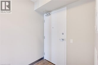 595 Strasburg Rd in Kitchener, ON - Building Photo - Building Photo