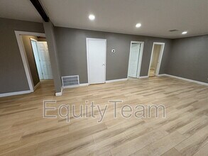 8709 Pine Rd in Cincinnati, OH - Building Photo - Building Photo