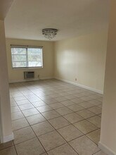 1050 E Sample Rd in Pompano Beach, FL - Building Photo - Building Photo