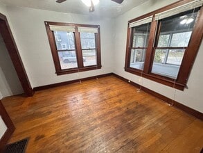 412 Taylor Ave in Charleston, IL - Building Photo - Building Photo