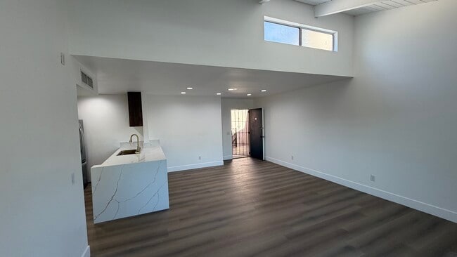 property at 10331 Lindley Ave