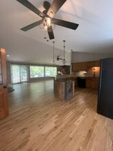 33940 County Line Dr in Bigfork, MT - Foto de edificio - Building Photo