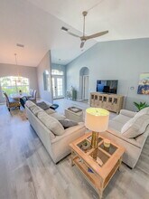 2137 Date Palm Way in Venice, FL - Foto de edificio - Building Photo