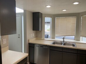 220 N 22nd Pl in Mesa, AZ - Building Photo - Building Photo