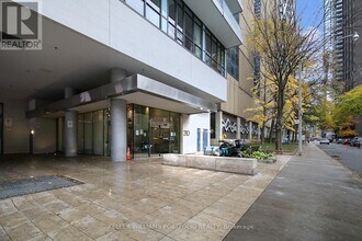 210 Simcoe St in Toronto, ON - Building Photo - Building Photo