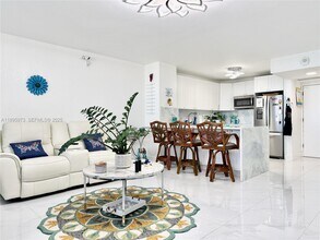 3180 S Ocean Dr in Hallandale Beach, FL - Building Photo - Building Photo