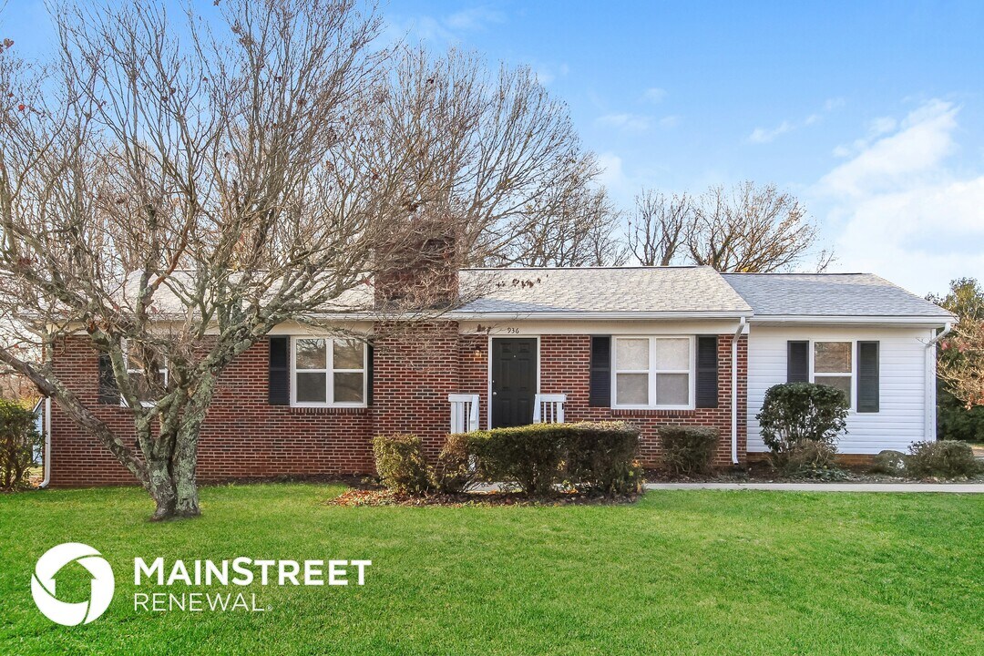 936 Rock Spring Dr in Winston-Salem, NC - Foto de edificio