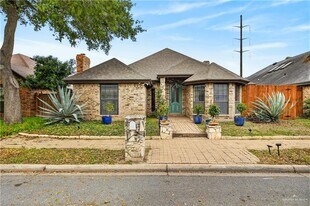 26 N 6th St in McAllen, TX - Building Photo