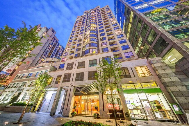 55-1855 Bloor St E in Toronto, ON - Building Photo - Building Photo