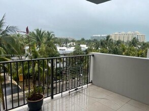 575 Crandon Blvd, Unit 507 in Key Biscayne, FL - Foto de edificio - Building Photo