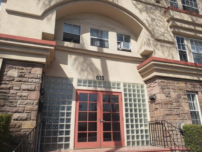 615 N Rossmore Ave, Unit 103