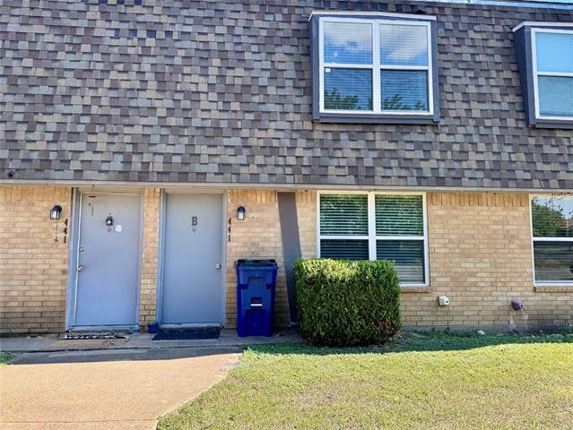 441 SW Thomas St in Burleson, TX - Building Photo