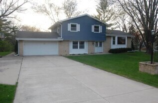4575 Coral Dr in Brookfield, WI - Building Photo