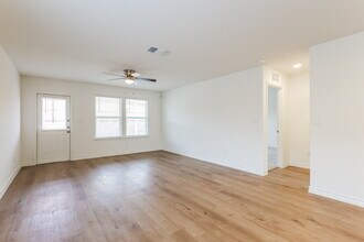 10327 Monte Carmel Pl in Converse, TX - Building Photo - Building Photo