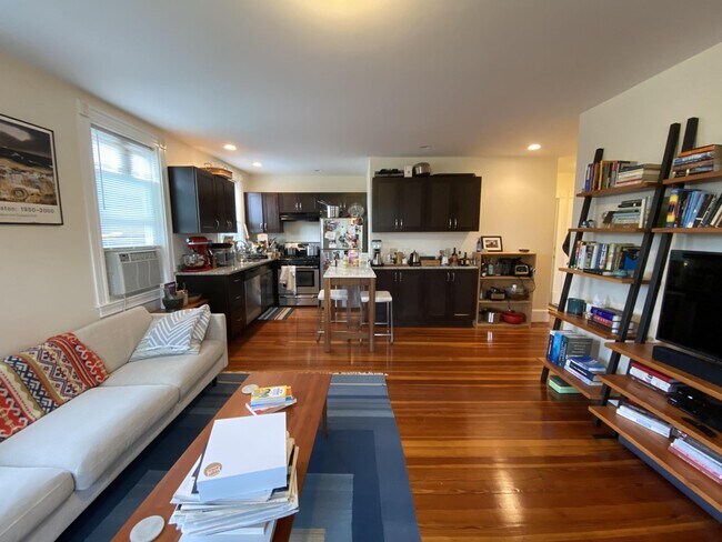 28 Chatham St, Unit 2 in Cambridge, MA - Foto de edificio - Building Photo
