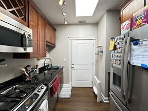 2702 W Cortland St, Unit J07W in Chicago, IL - Building Photo - Building Photo