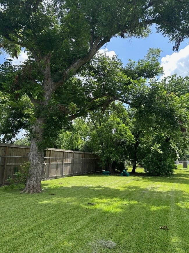 property at 3914 Kashmere St