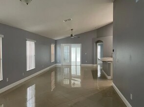 11046 Crystal Glen Blvd in Orlando, FL - Building Photo - Building Photo