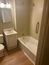 1691 N Edward St, Unit apt 2 in Decatur, IL - Building Photo - Building Photo