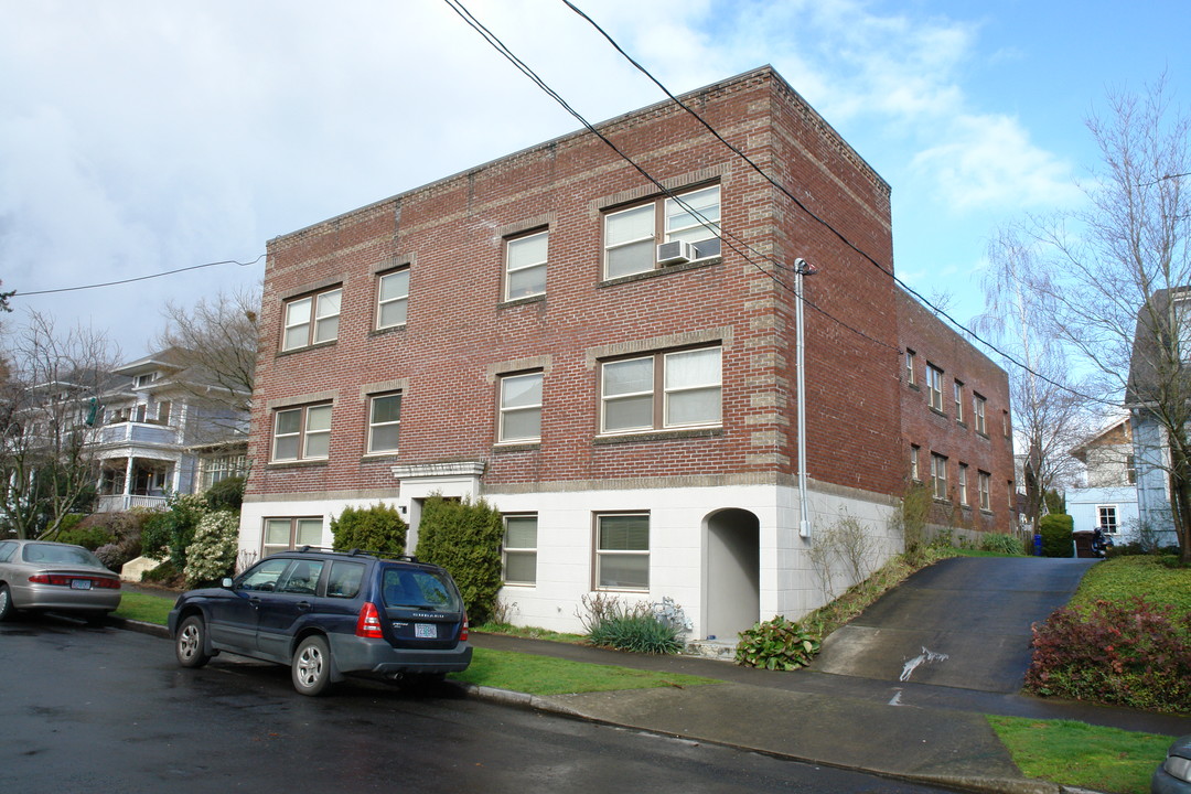 2455 NW Quimby St in Portland, OR - Building Photo