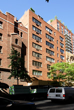 252 W 17th St in New York, NY - Building Photo - Building Photo