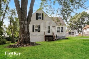 629 Turkey Run Dr in Round Lake Heights, IL - Building Photo