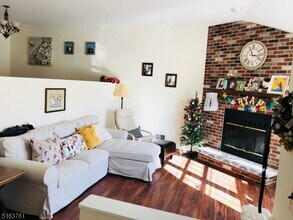 142 Carson Ct in Franklin Township, NJ - Building Photo - Building Photo