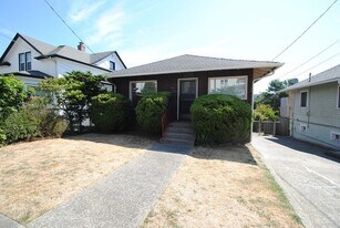 1726 Dexter Ave N in Seattle, WA - Building Photo