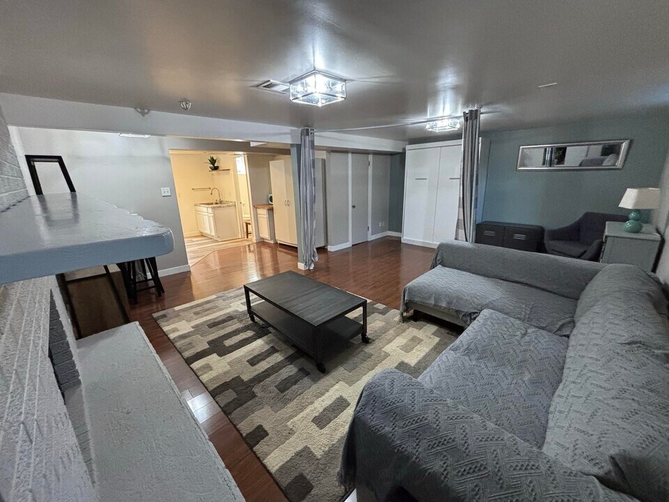 2631 S Zurich Ct, Unit B in Denver, CO - Foto de edificio