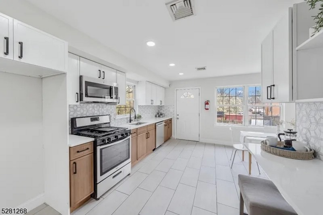 1779 Newton St in Rahway, NJ - Building Photo - Building Photo