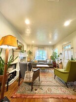 209-211 N Tennant St in Dallas, TX - Building Photo