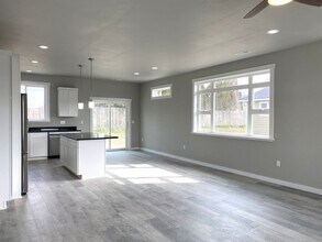 339 Lolly Ln in Dallesport, WA - Building Photo - Building Photo