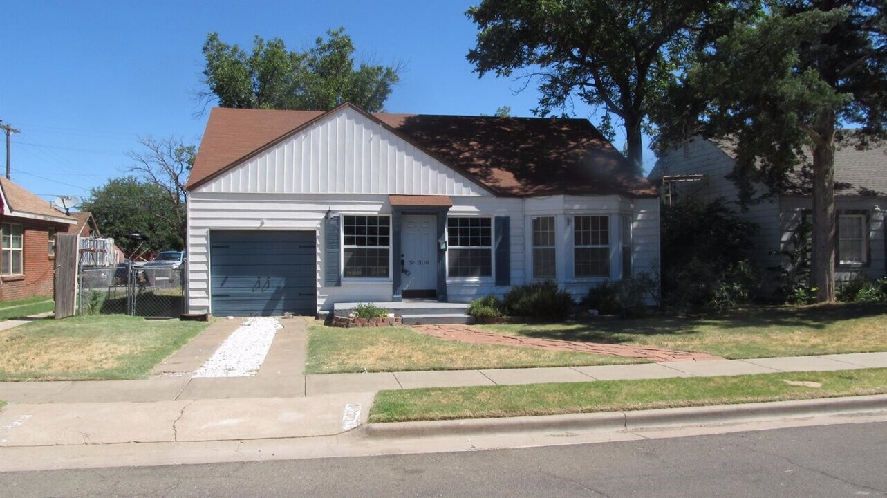 2010 23rd St in Lubbock, TX - Building Photo