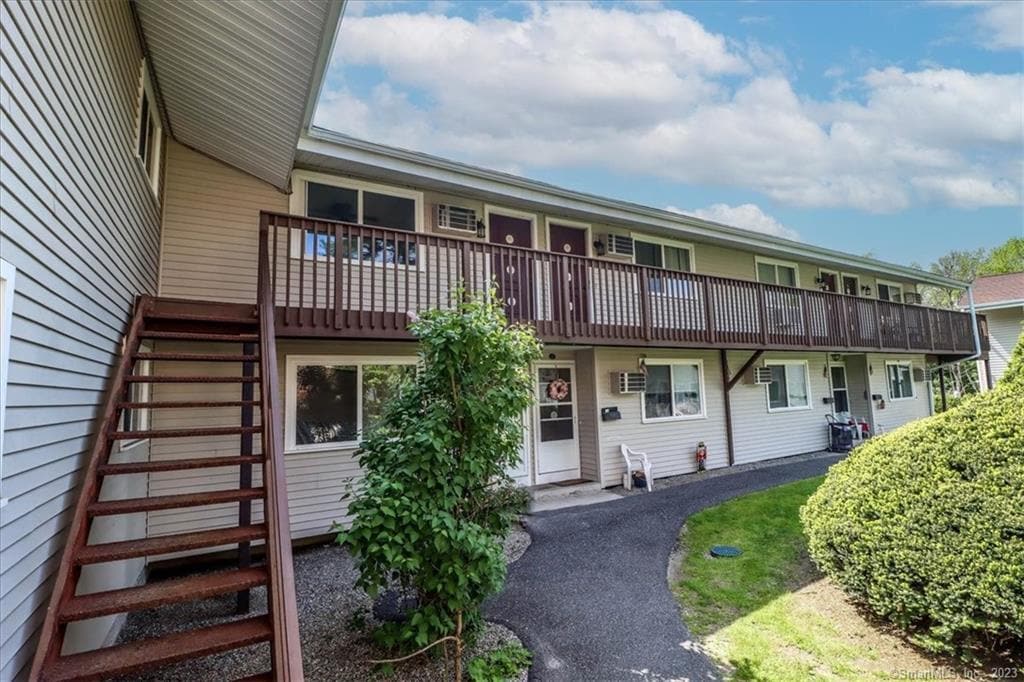 27 Bostwick Arms in New Milford, CT - Building Photo