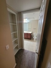 7575 Kirby Dr, Unit 7575 Kirby Dr Apt 1110 in Houston, TX - Foto de edificio - Building Photo