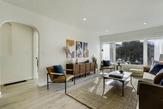 2045 Emerson St in Berkeley, CA - Foto de edificio - Interior Photo