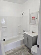 2042 Bailey Ave, Unit 2 in Buffalo, NY - Foto de edificio - Building Photo