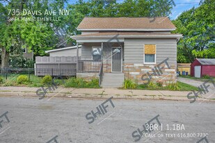 735 Davis Ave NW in Grand Rapids, MI - Building Photo