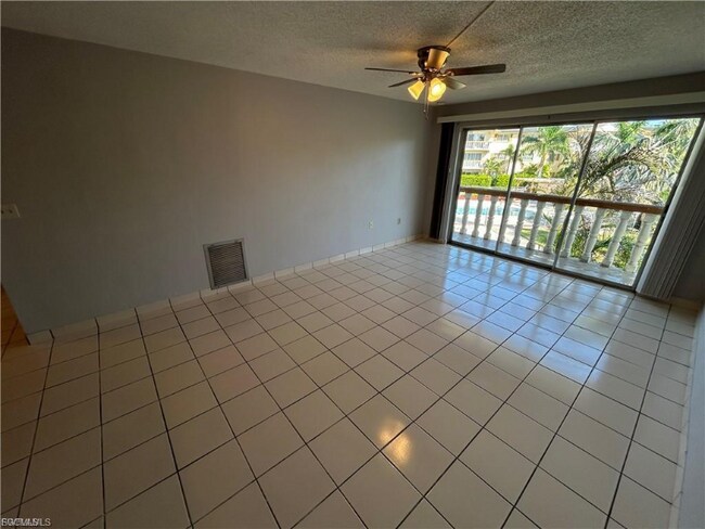 3706 Broadway in Ft. Myers, FL - Foto de edificio - Building Photo
