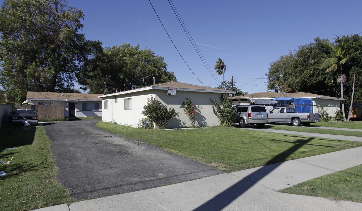 8829-8839 Hoffman St in Buena Park, CA - Building Photo