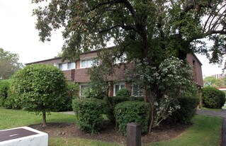 22 Litchfield Ct in Toronto, ON - Building Photo