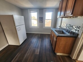 100 Rhodes St in New Britain, CT - Building Photo - Building Photo