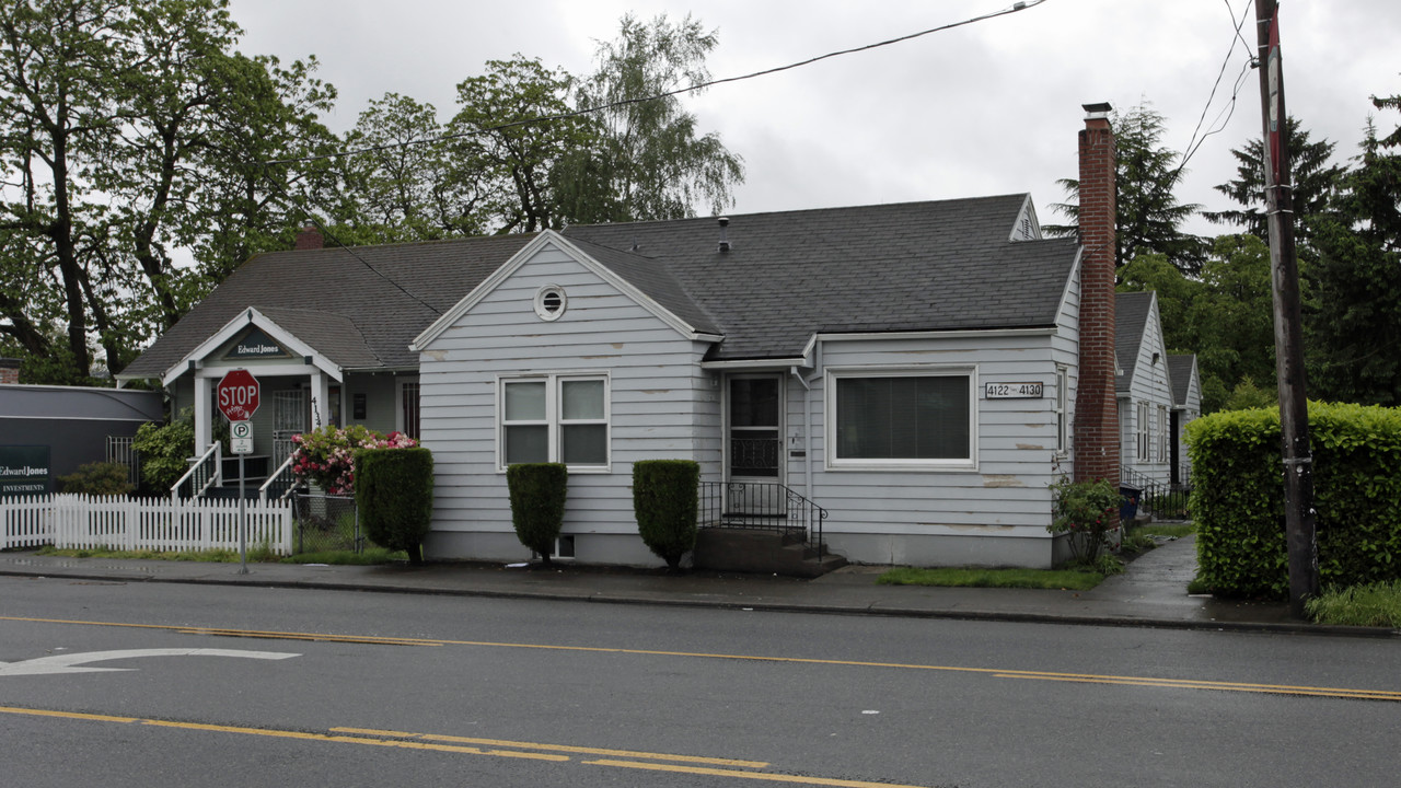 4122-4130 SE Hawthorne Blvd in Portland, OR - Building Photo