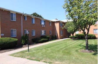 Highland Bay Apartments in Rochester, NY - Building Photo - Building Photo